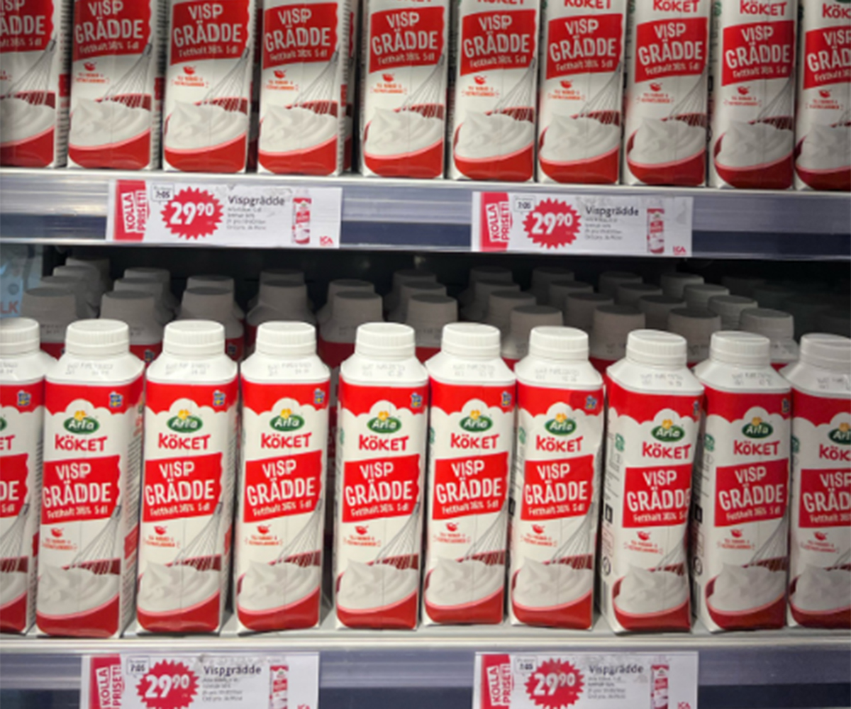 Arla köket vispgrädde på butikshylla